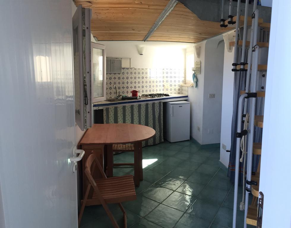 Ferienwohnung Raffaele Ponza Zimmer foto