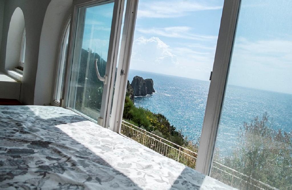 Ferienwohnung Raffaele Ponza Zimmer foto